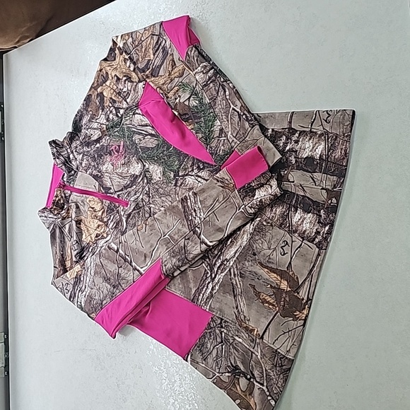 Real Tree Camo Hot Pink Pullover - Picture 2 of 8